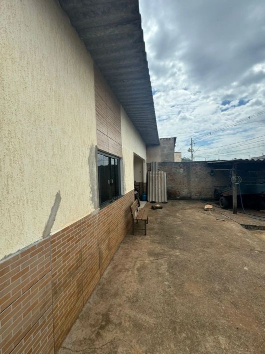 Vendo Casa residencial/comercial de esquina Quadra 207 por do sol.