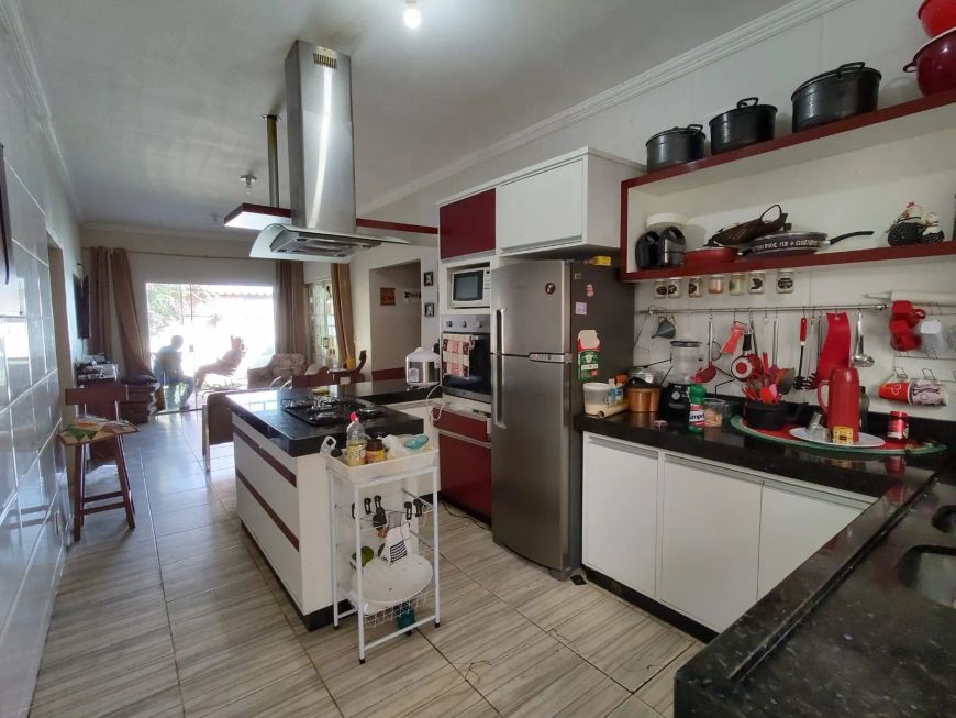 Imóvel para venda possui 200 metros quadrados com 4 quartos em Arapoanga - Brasília - DF