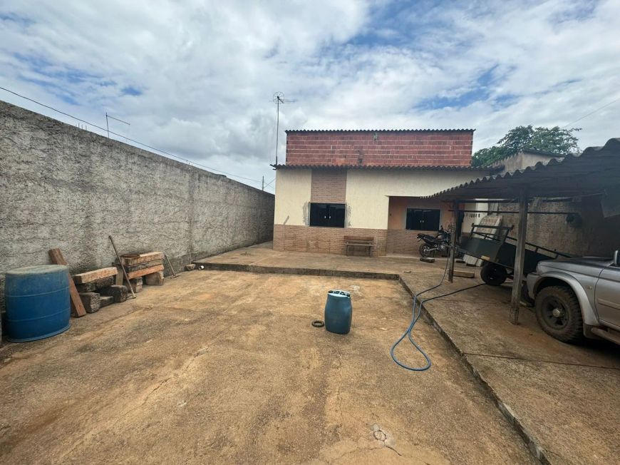 Vendo Casa residencial/comercial de esquina Quadra 207 por do sol.