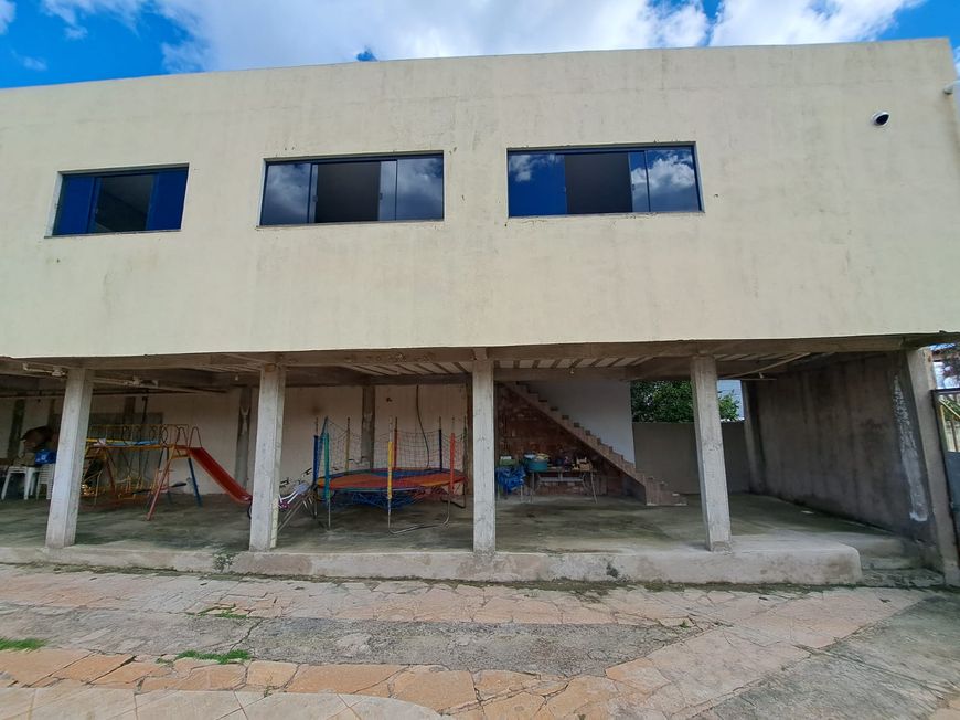 Casa de condomínio para venda possui 500 metros quadrados com 6 quartos
