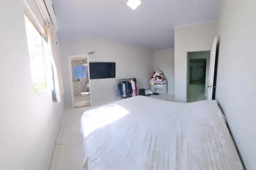 VENDO EXCELENTE CASA ARNIQUEIRAS