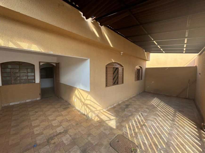 Vendo Excelente Casa na rua 02, 26 de Setembro 3 quartos (sendo 1 suíte).