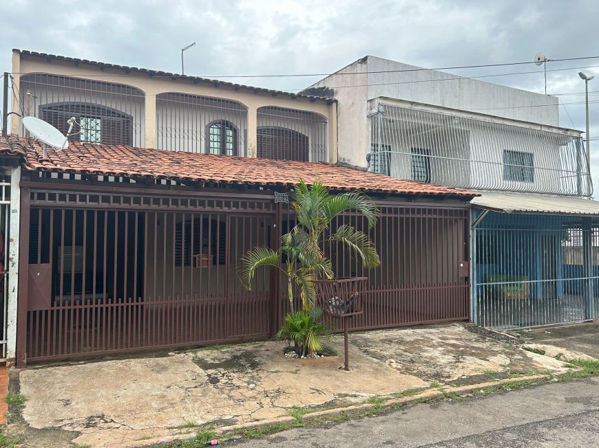 EXCELENTE SOBRADO 4 QUARTOS NA QNN 24