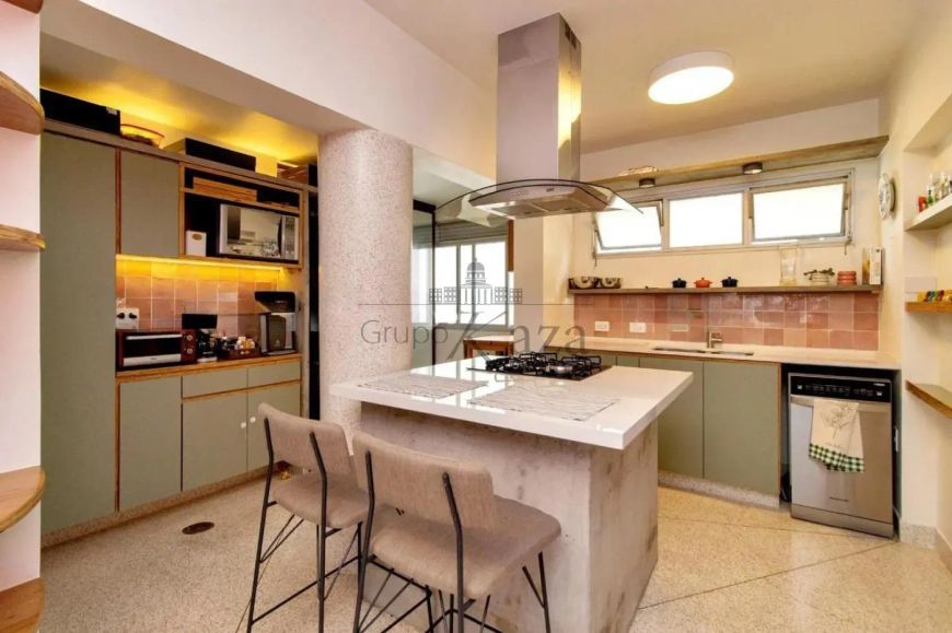 Apartamento - Itaim Bibi - 3 Dormitórios - 137m² - Reformado