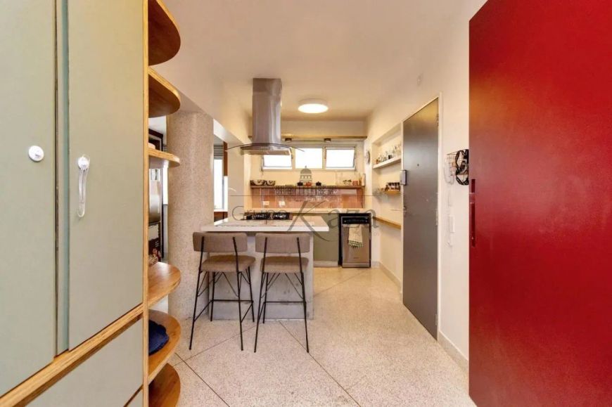 Apartamento - Itaim Bibi - 3 Dormitórios - 137m² - Reformado