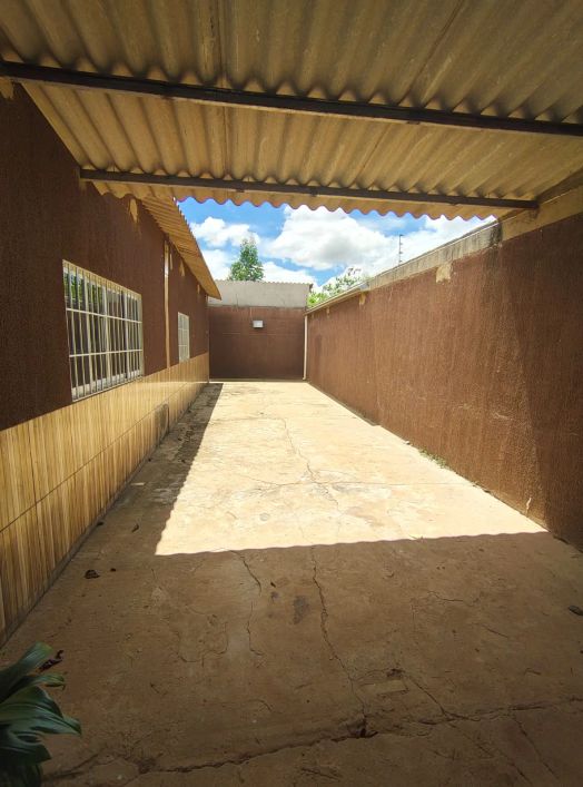 Excelente Casa no Arapoanga com 300m² / Próximo ao Hotel Charles