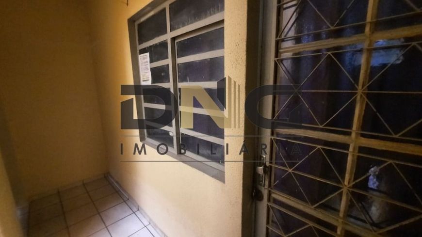 PREDIO COM APARTAMENTOS E LOJAS, TERRENO ESCRITURA, QE 40.