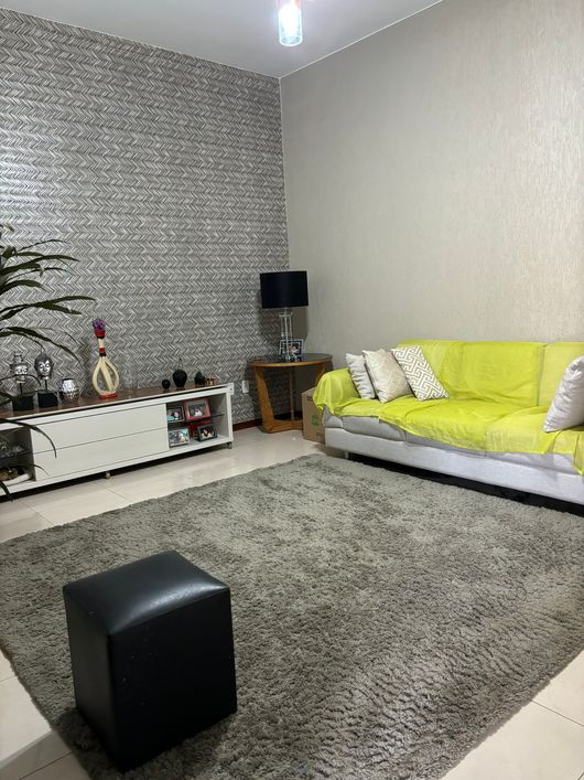 QE 26, Linda casa 3 qtos, 2 suites, com área de lazer no terraço!