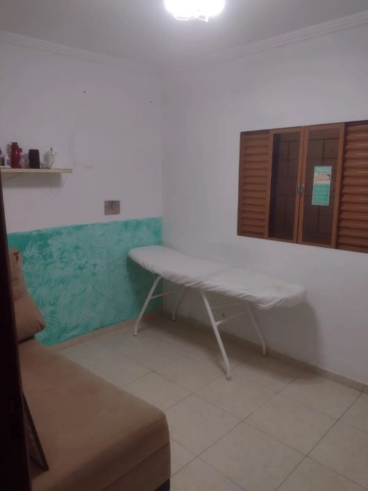 Vende casa com 3 quartos em Sobradinho - DF