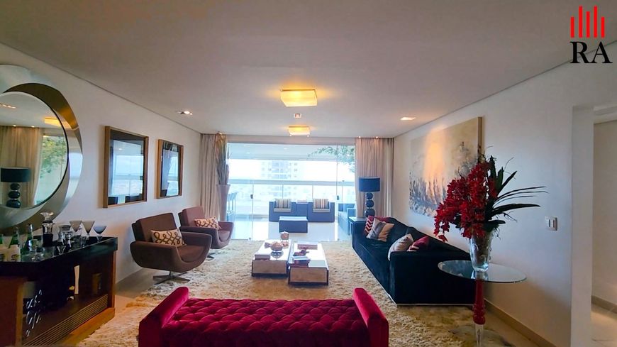 Lindo apartamento, 275m², desocupado, quatro suítes, totalmente mobiliado e equipado