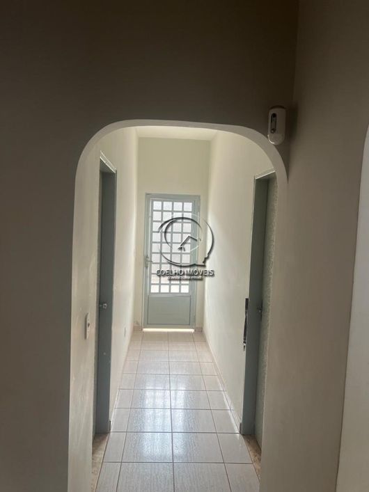 OPORTUNIDADE: CASA COM 4 QUARTOS, SENDO 1 SUÍTE, AMPLA ÁREA VERDE E ÁRVORES FRUTÍFERAS EM ARNIQUEIRA