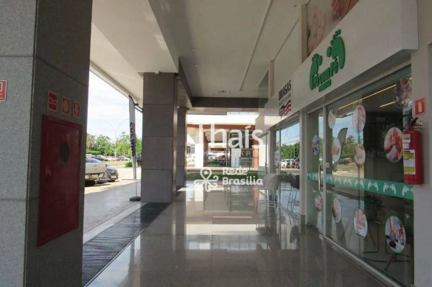 LO1129 - CLNW 08/09, loja ampla com pé direito duplo, 42m². Agende sua visita!