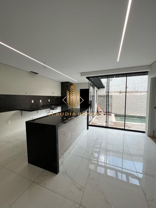 Casa de 3 suites - Alto padrão - (Excelente Cond na av. principal)