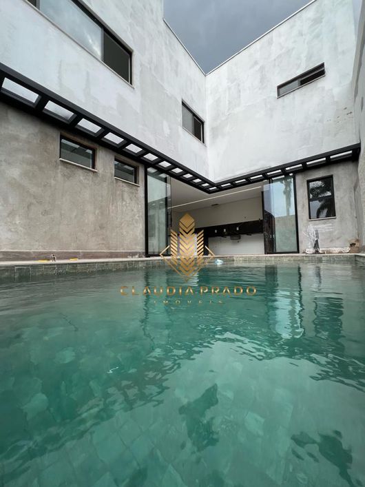 Casa de 3 suites - Alto padrão - (Excelente Cond na av. principal)