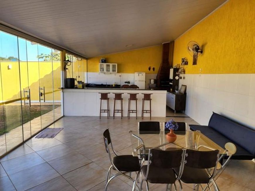 Excelente casa no Condomínio Mônaco no Incra 9 com 3 Quartos sendo 2 suítes.