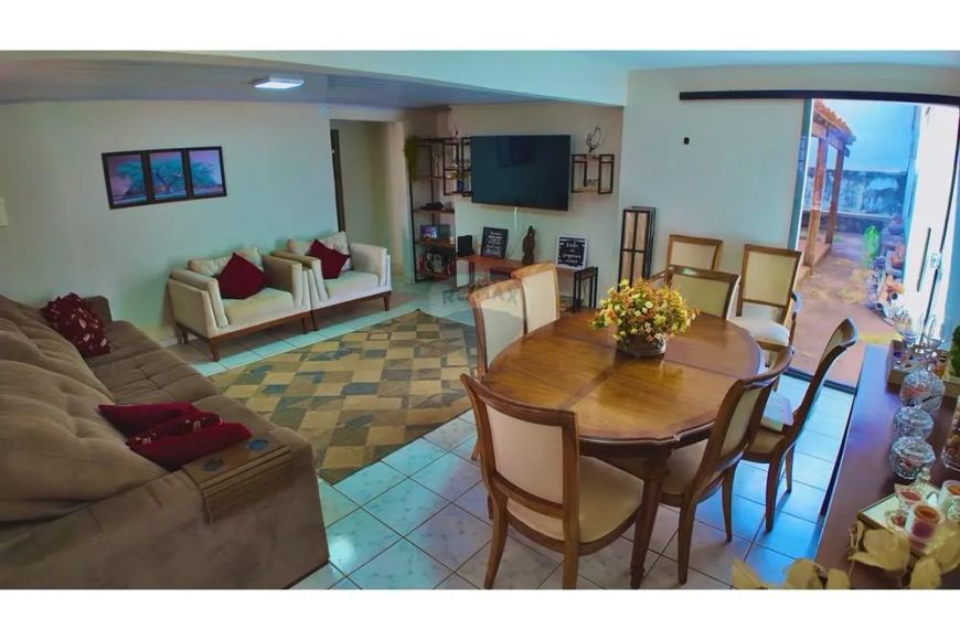 Imperdível! Casa 200m2, 3 quartos, 1 suíte, melhor localização no centro do Guará 1