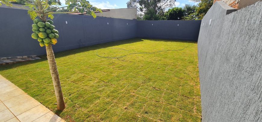 Casa de condomínio para venda possui 250m2 toda laje c/ 3 quartos sendo 2 suítes quintal área verde