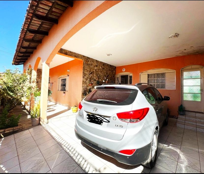 Casa para venda possui 238 metros quadrados com 3 quartos