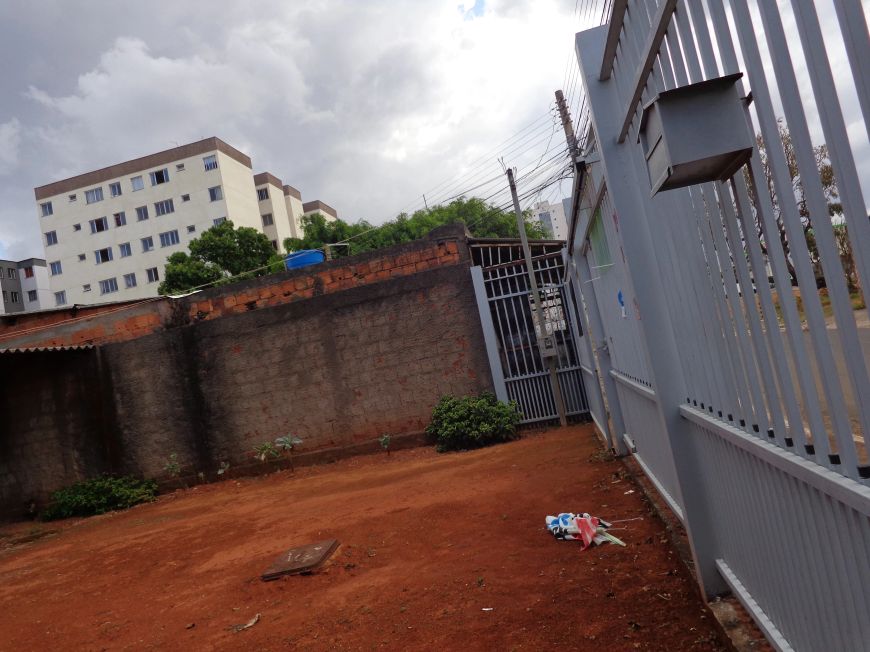 QR 110 Ótimo Lote 150 m² com Casa na LAJE com 1 Quarto Escriturado
