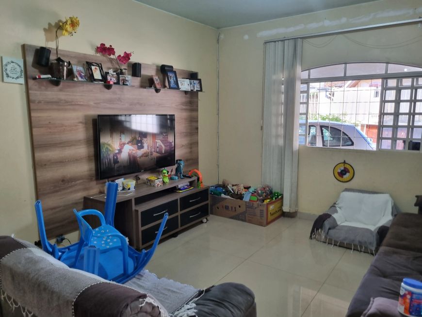 Imóvel para venda possui 280 metros quadrados com 4 quartos