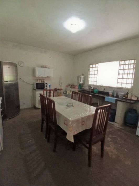 OPORTUNIDADE DE CASA NA COLÔNIA AGRÍCOLA SAMAMBAIA 3 QUARTOS SENDO UMA 1 SUÍTE, VAGA PARA 3 CARROS.