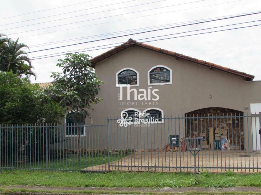 SHIS QL 22 - Casa com 3 quartos - 1 suíte - 4 vagas - aceita financiamento - Lago Sul