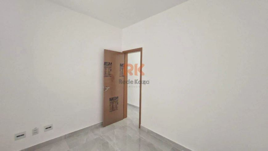 Casa geminada à venda, 3 quartos, 1 suíte, 2 vagas, Parque XangriLá - Contagem/MG
