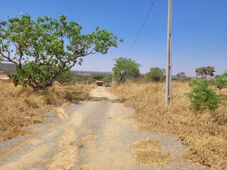 Lote de 200m² no Condomínio Fechado / Próximo ao Vale do Sol