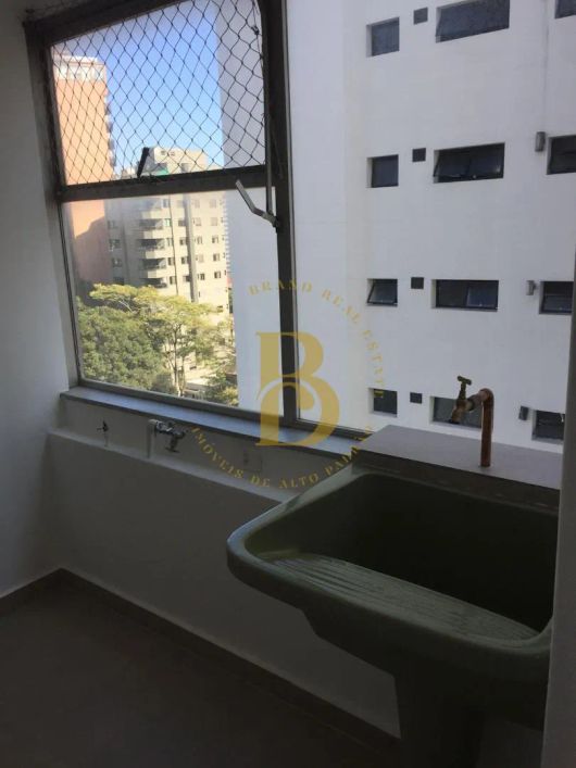 Apartamento com 130 m², 3 quartos sendo 1 suíte à venda no bairro Moema.