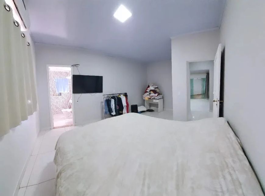 VENDO EXCELENTE CASA ARNIQUEIRAS