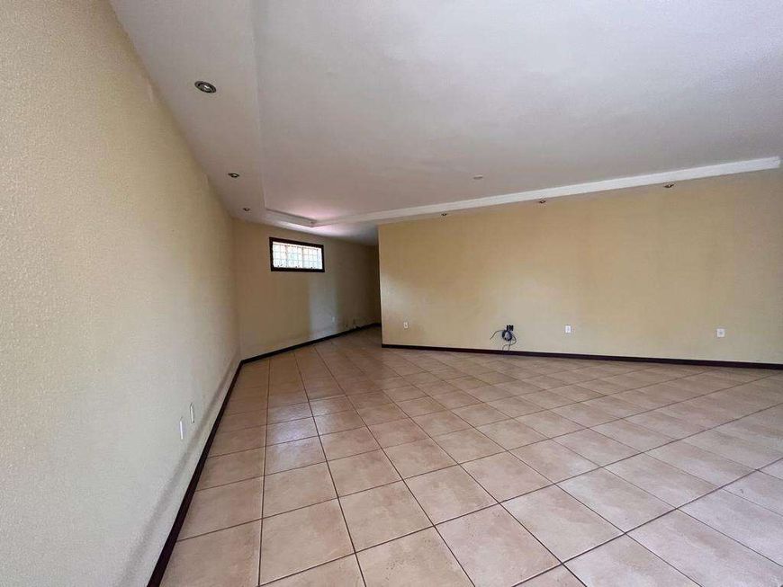 CASA 5 QUARTOS - LOCALIZAÇÃO PRIVILEGIADA