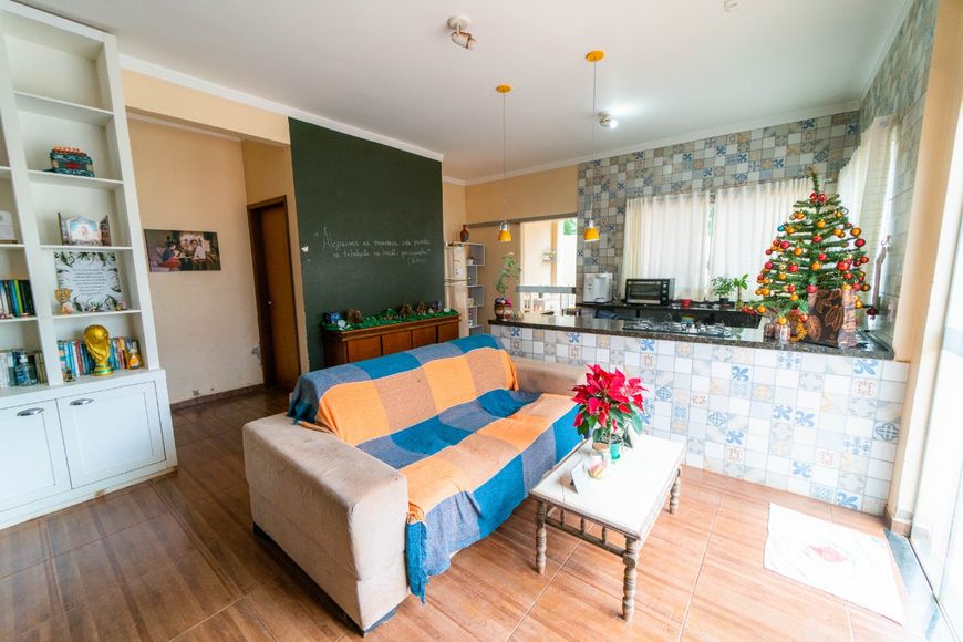 Vendo Lindo Sobrado 4qts rua 03 em cond Vicente Pires-DF