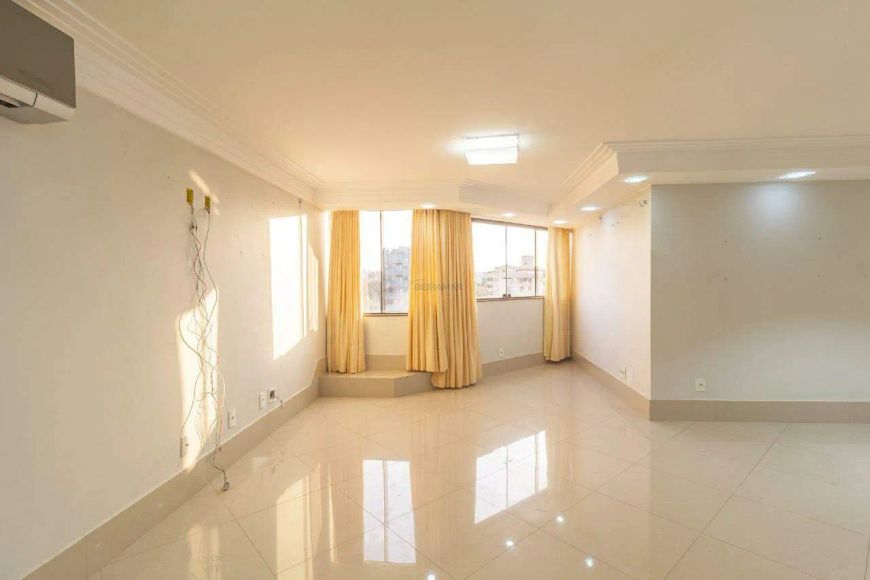 Cobertura Duplex de Luxo com 5 Quartos, Suíte Master, DCE, Varanda Gourmet e Piscina Privativa à Ven