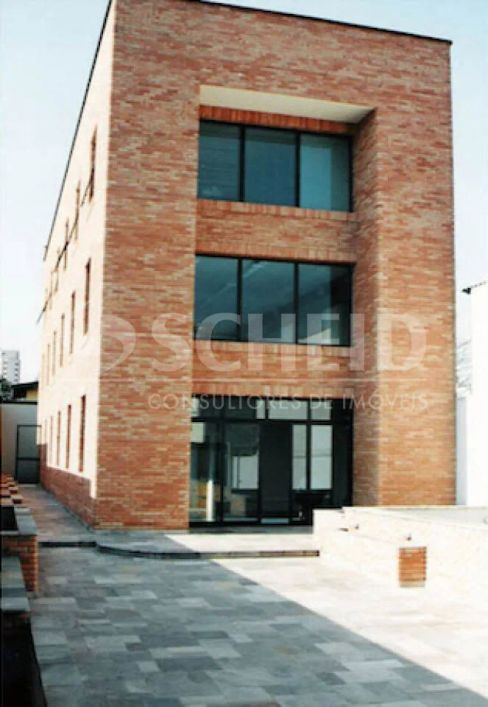 Prédios comerciais com 2000m2 com 5 pavimentos em excelente localização no Brooklin.