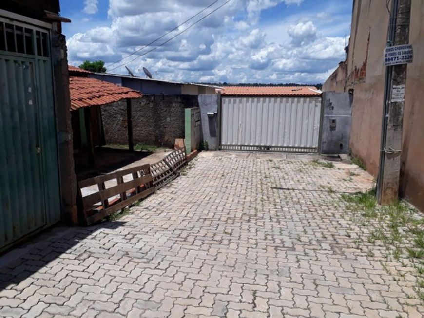 Vendo um lote de 300 MT com barraco na chácara sucupira 180 mil