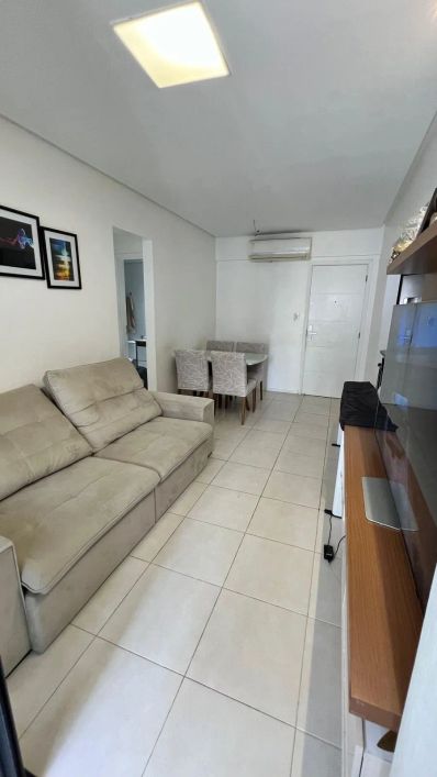 Residencial alto da Pituba 2/4 com dependência, 78m2, 2 vagas.
