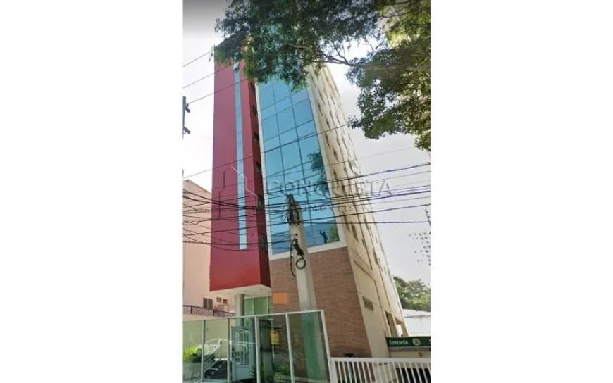 Um ótimo conjunto comercial com 2 belas salas com ar condicionado, recepção e 1 banheiro, com 1 vaga