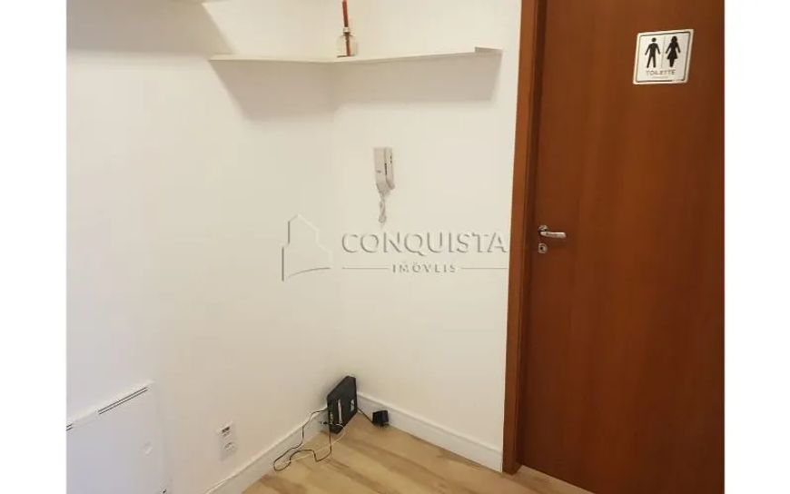 Um ótimo conjunto comercial com 2 belas salas com ar condicionado, recepção e 1 banheiro, com 1 vaga