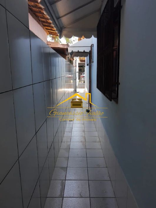 Linda casa térrea ampla 3/4 sendo uma suíte em condomínio em Stella Maris