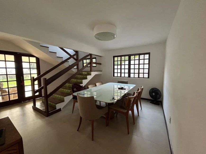 Imóvel para venda possui 287 metros quadrados com 5 quartos em Piatã - Salvador - BA