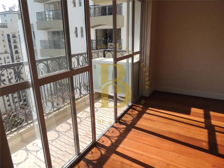 Apartamento com 131 m², 3 quartos sendo 1 suíte à venda no bairro Campo Belo.
