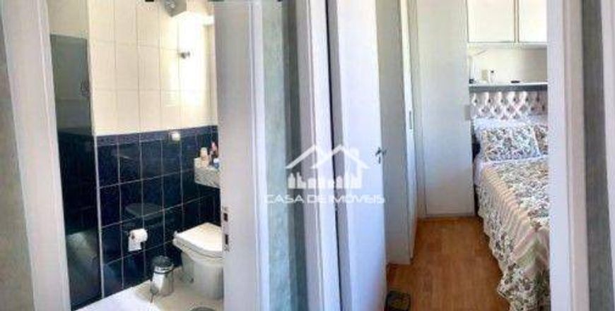 Vende lindo apartamento reformado em Moema com 2 dormitórios.