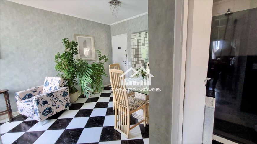 Vende lindo apartamento reformado em Moema com 2 dormitórios.