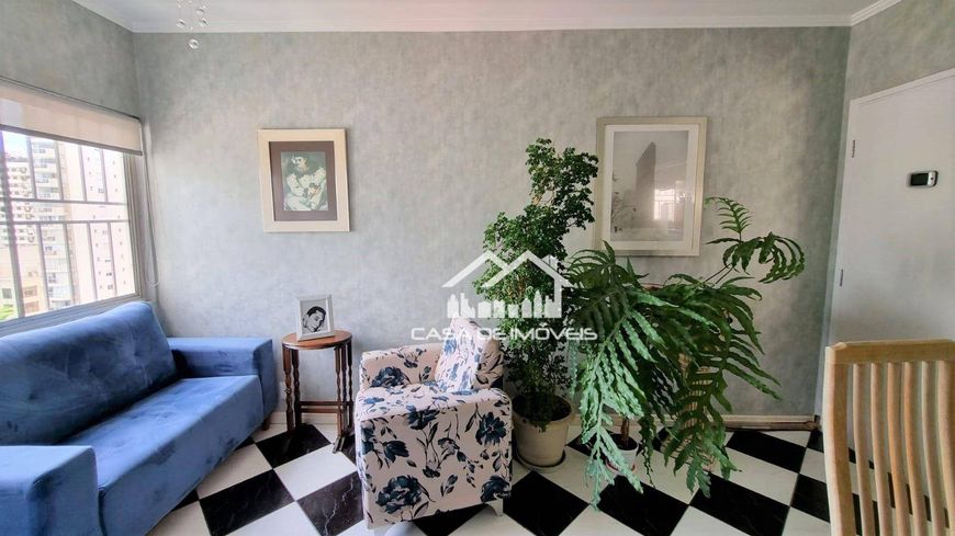 Vende lindo apartamento reformado em Moema com 2 dormitórios.