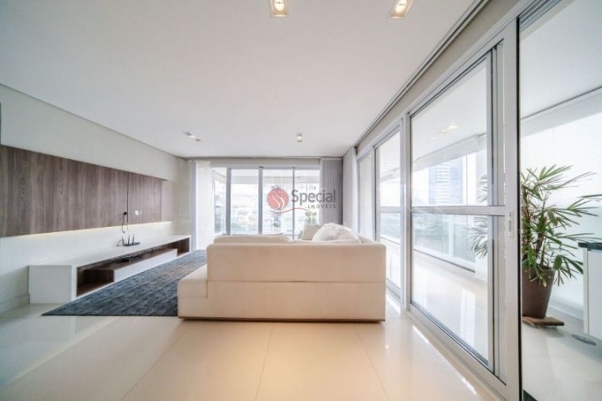 Apartamento, Anália Franco