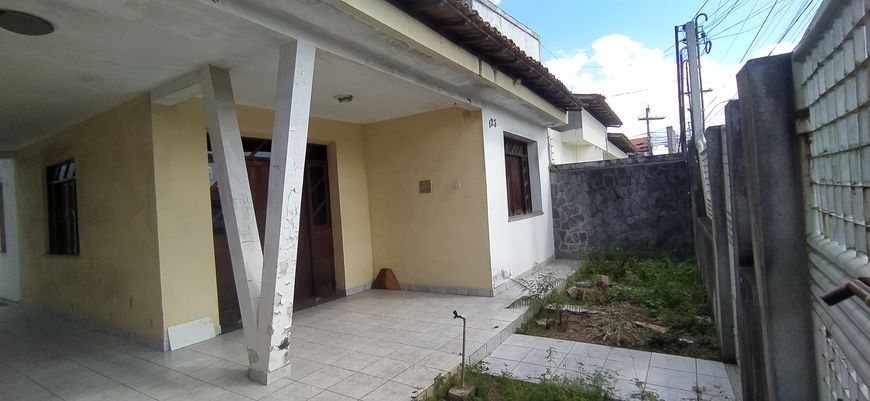 Casa a venda com 3 quartos (1 suíte), 300 m², Serraria Brasil - Feira de Santana - BA