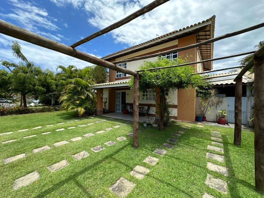 Imóvel para venda possui 270 metros quadrados com 4 quartos em Itapuã - Salvador - BA