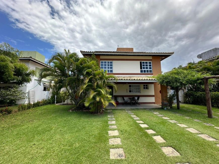 Imóvel para venda possui 270 metros quadrados com 4 quartos em Itapuã - Salvador - BA