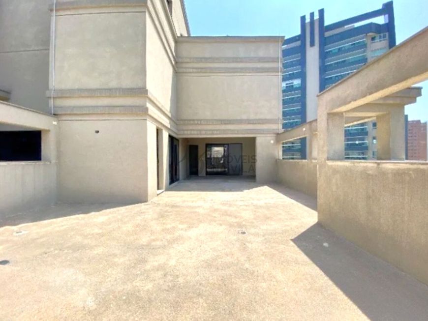 Cobertura de alto padrão, no miolo da Vila Mariana, a 650m do Parque Ibirapuera, com suíte de 120m²