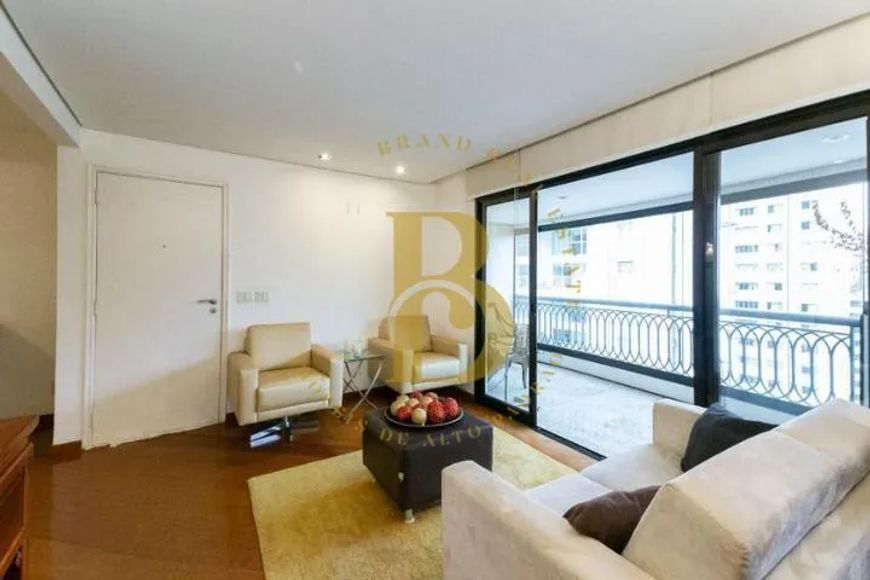 Apartamento mobiliado à venda no bairro Vila Nova Conceição.